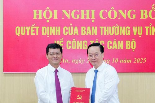 Công bố quyết định bổ nhiệm Trưởng ban Tổ chức Tỉnh ủy Nghệ An