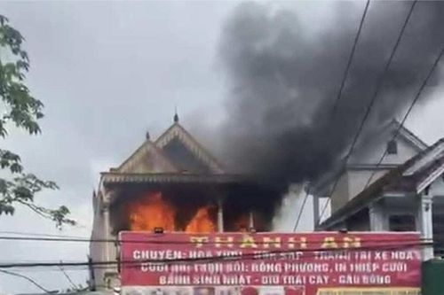 Cháy lớn tại cửa hàng hoa tươi ở phường Vinh Lộc