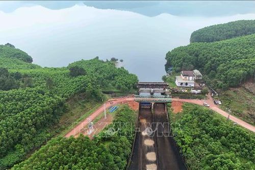 Các hồ chứa lớn ở Hà Tĩnh chủ động xả tràn để ứng phó mưa lớn