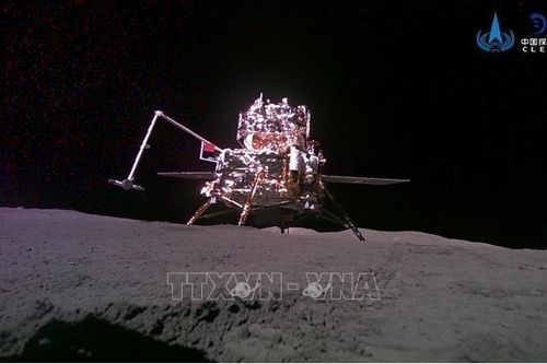 Phát hiện mảnh thiên thạch hiếm trong mẫu đất Mặt Trăng