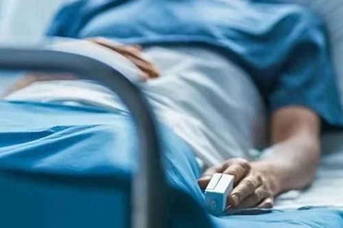 Người đàn ông 60 tuổi đột ngột tử vong sau bữa trưa vì thói quen tưởng vô hại