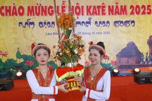 Tháp Pô Sah Inư rực rỡ Lễ hội Katê