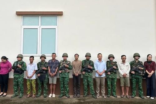 Biên phòng Quảng Trị bắt nhóm đối tượng tổ chức cho người khác xuất cảnh trái phép