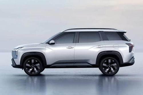 SUV 7 chỗ của Mitsubishi nhận đặt cọc tại Việt Nam, cạnh tranh với Mazda CX-5