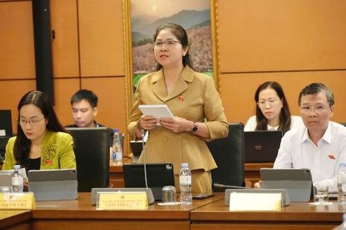 Đoàn Đại biểu Quốc hội tỉnh Bắc Ninh thảo luận tại tổ về tình hình kinh tế - xã hội và thi hành pháp luật