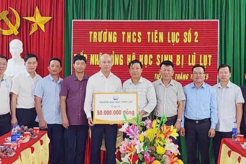 Trường Đại học Thủy lợi ủng hộ 50 triệu đồng cho Trường THCS Tiên Lục số 2 khắc phục hậu quả mưa lũ