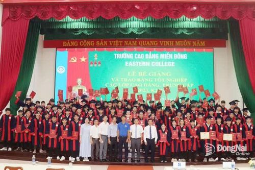 Mất cân bằng cán cân giáo dục và yêu cầu đổi mới toàn diện