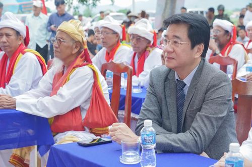 Phó Chủ tịch Thường trực UBND tỉnh Nguyễn Long Biên tham dự lễ hội Katê 2025