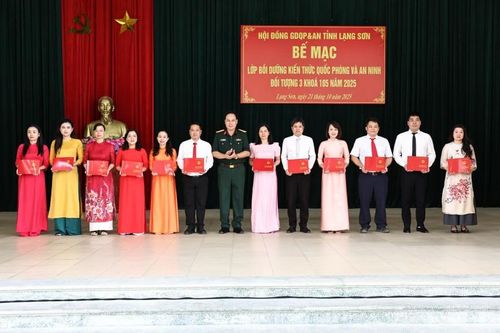 100% học viên tham gia bồi dưỡng kiến thức quốc phòng và an ninh đạt khá, giỏi