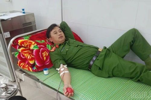 Lào Cai: Đại úy Công an xã kịp thời hiến máu cứu người bệnh nguy kịch