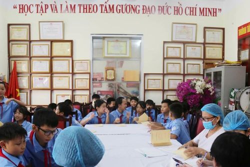 Trung tâm Y tế khu vực Lào Cai – Cam Đường khám sức khỏe định kỳ cho học sinh