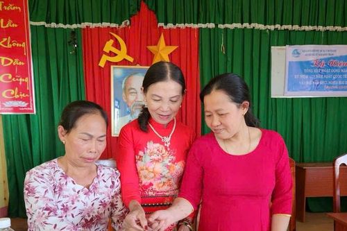 Nuôi heo đất hỗ trợ hội viên nghèo