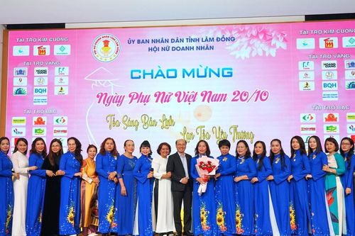 Hội Nữ doanh nhân Lâm Đồng tôn vinh 'Bông hồng vàng' 2025