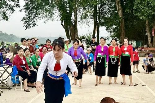 Phát huy nét đẹp trò chơi dân gian trong cộng đồng Mường Vang