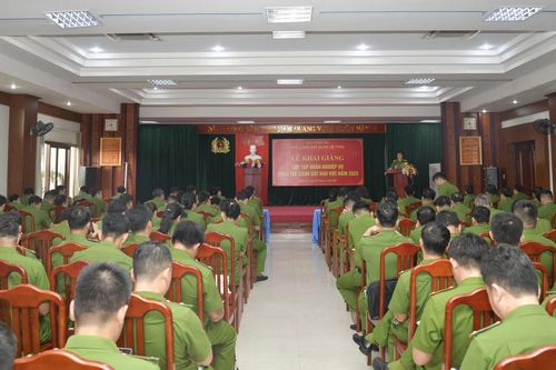 Tập huấn nghiệp vụ cảnh sát khu vực năm 2025