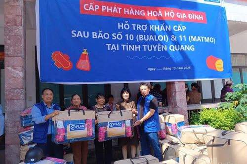 Ủng hộ đồng bào thiệt hại do lũ