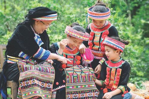 Sắc màu quê hương