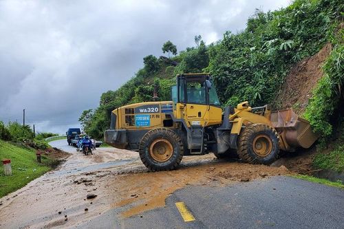 Quảng Ngãi quản chặt tàu khách đường thủy, sẵn sàng thông xe các tuyến đường bị sạt lở