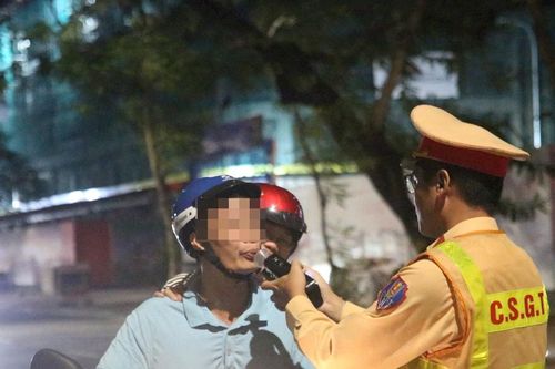 CSGT Hà Nội đồng loạt triển khai kiểm soát nồng độ cồn