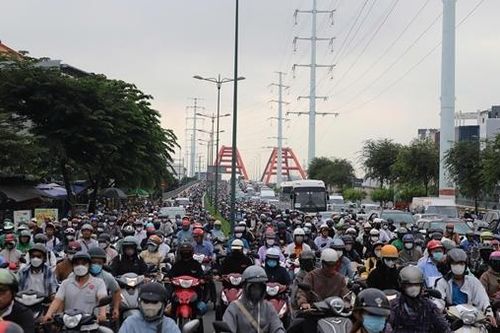 Khắc phục ùn tắc giao thông ở TP Hồ Chí Minh trước Tết Nguyên đán Bính Ngọ