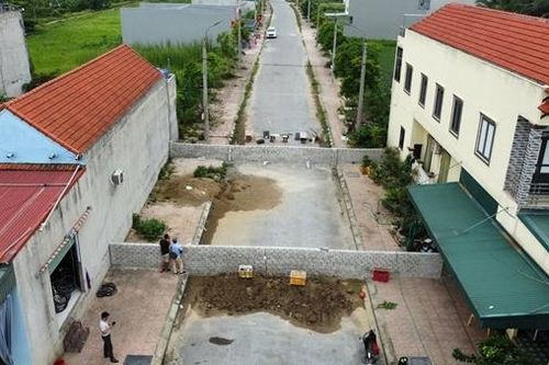 Vụ xây tường đòi đất: Tòa tuyên xã trả lại đất và bồi thường 390 triệu đồng
