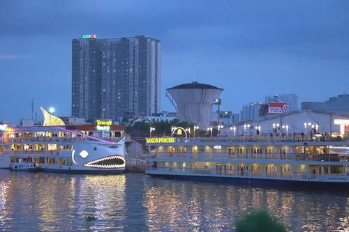 Du lịch sông nước TP.HCM hút khách
