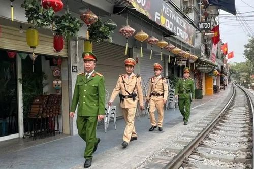Siết an toàn giao thông khu vực cà phê đường tàu