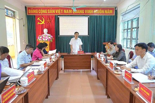 Phó Bí thư Thường trực Tỉnh ủy, Chủ tịch HĐND Bế Thanh Tịnh khảo sát mô hình chính quyền địa phương 2 cấp tại xã Quang Long