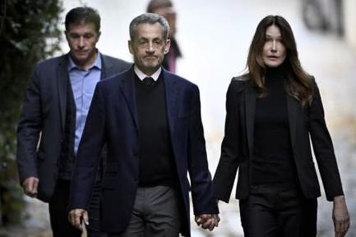 Cựu Tổng thống Pháp Nicolas Sarkozy bắt đầu phải thi hành bản án 5 năm tù