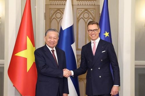 Tổng Bí thư Tô Lâm và Tổng thống Phần Lan chứng kiến lễ ký kết các văn kiện hợp tác