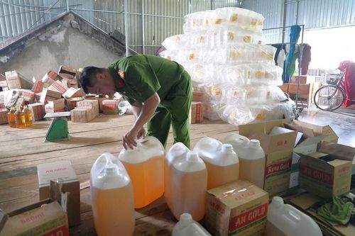 Bắt giữ Giám đốc Công ty An Thịnh Food sản xuất 2,7 triệu lít dầu ăn giả