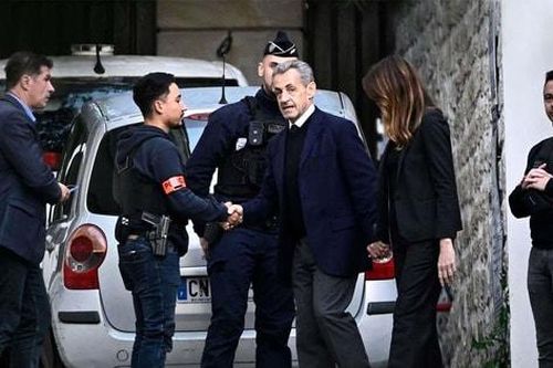 Cựu Tổng thống Pháp Nicolas Sarkozy bắt đầu thụ án 5 năm tù