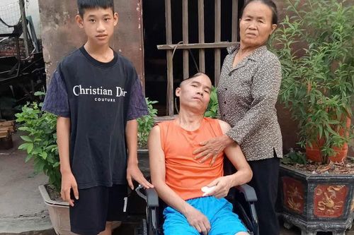 MS 1042: Xót xa hoàn cảnh người đàn ông đơn thân chăm mẹ già và con nhỏ gặp tai nạn nghiêm trọng cần tiền ghép sọ não