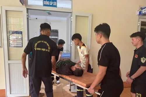 Cứu người đàn ông mắc đái tháo đường hôn mê, ngã gục trên vỉa hè