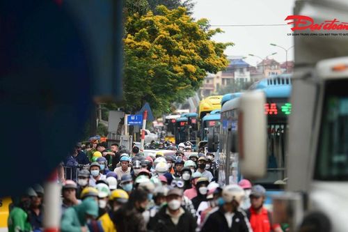 CSGT đề xuất đi làm, đi học lệch khung giờ, tách làn phương tiện để giảm ùn tắc