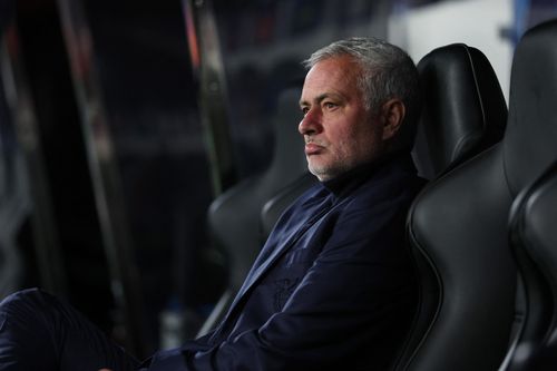 Mourinho chết lặng