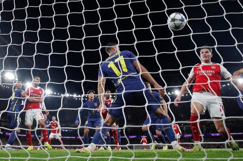 'Bóng chết' của Arsenal khiến cả châu Âu khiếp sợ