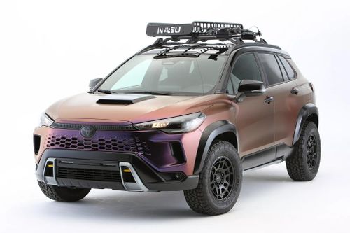 Toyota Corolla Cross 'hầm hố' với gói độ địa hình chính hãng