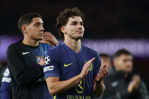 Ánh mắt thất thần của Julian Alvarez