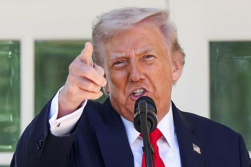 Ông Trump đòi bồi thường 230 triệu USD