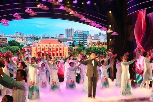 Nửa thế kỷ bồi đắp dòng chảy văn học nghệ thuật