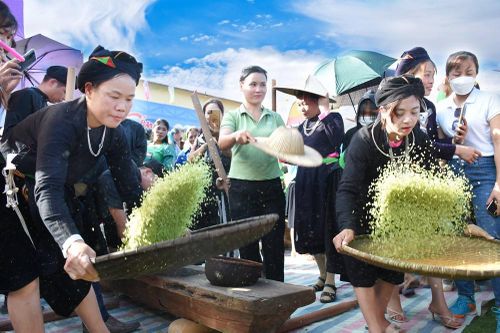 Về xã vùng cao Lâm Thượng vui hội với đồng bào các dân tộc