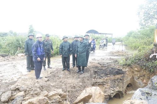 Quân khu 5 kiểm tra, chỉ đạo công tác ứng phó bão số 12 tại Đà Nẵng