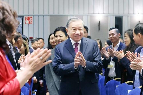 Tổng Bí thư Tô Lâm gặp gỡ cán bộ Đại sứ quán Việt Nam và cộng đồng người Việt tại Bắc Âu