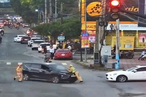 Nghệ An: Tạm giữ hình sự người đàn ông lao xe ô-tô vào cảnh sát giao thông
