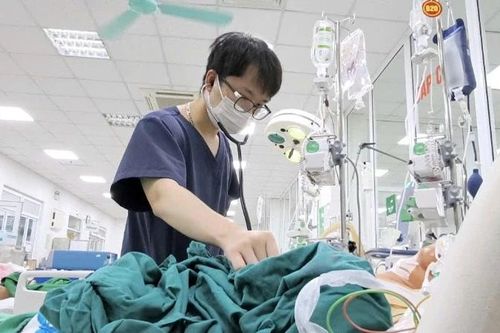 Suy thận vì bệnh xoắn khuẩn vàng da sau mưa lũ
