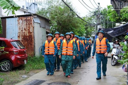 Đà Nẵng: Các lực lượng xung kích bảo vệ tính mạng, tài sản người dân trước thiên tai