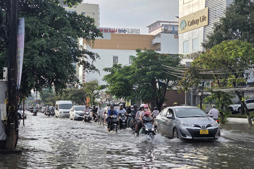 Cần Thơ: Triều cường gây khó khăn cho người dân