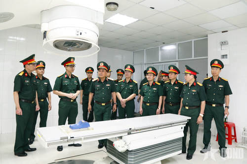 Chủ nhiệm Tổng cục Hậu cần - Kỹ thuật kiểm tra Viện Y học phóng xạ và U bướu Quân đội