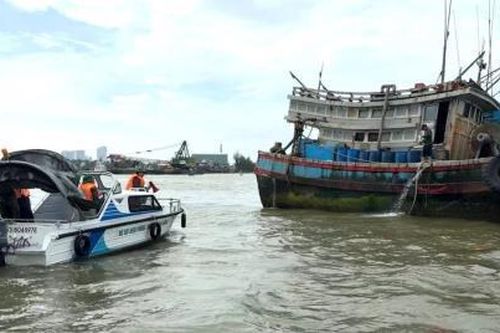 Khẩn trương kêu gọi, hỗ trợ tàu thuyền tránh trú bão an toàn